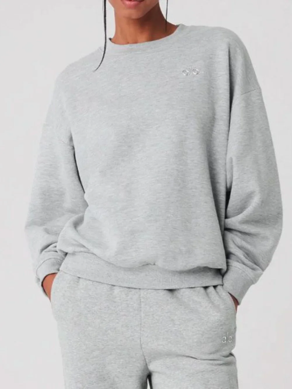 Size M - Alo Yoga Accolade Crew Neck Pullover Grey